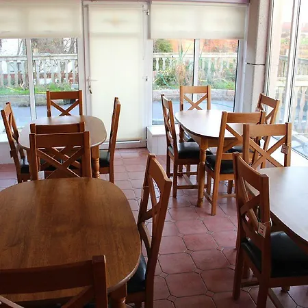 Holiday home Direct Seaview. Perfect For Groups- 5 Km To