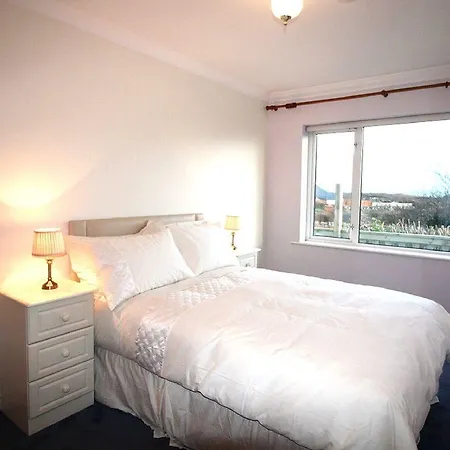 Holiday home Direct Seaview. Perfect For Groups- 5 Km To